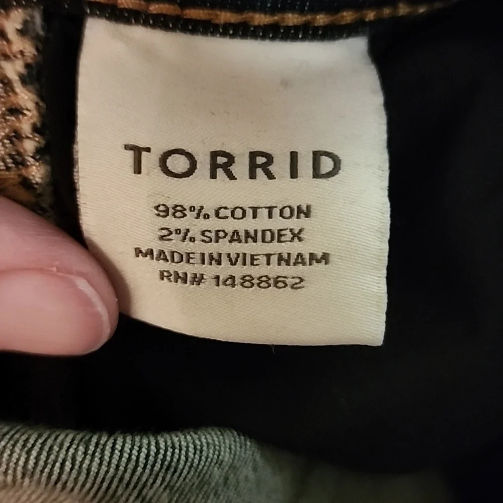 Torrid Dark Rinse Jean Shorts, Size 18 - Picture 4 of 7